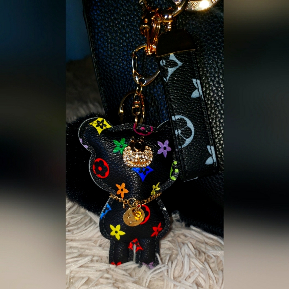 🎉ADORABLE ❤️💛💙🤗🤭🥰 Teddy bear key fob with rhinestone detail & pom pom!